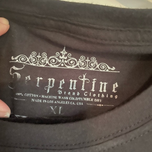 EUC Serpentine Clothing Iron Hearts V-Neck Tee Sz XL - Picture 3 of 5